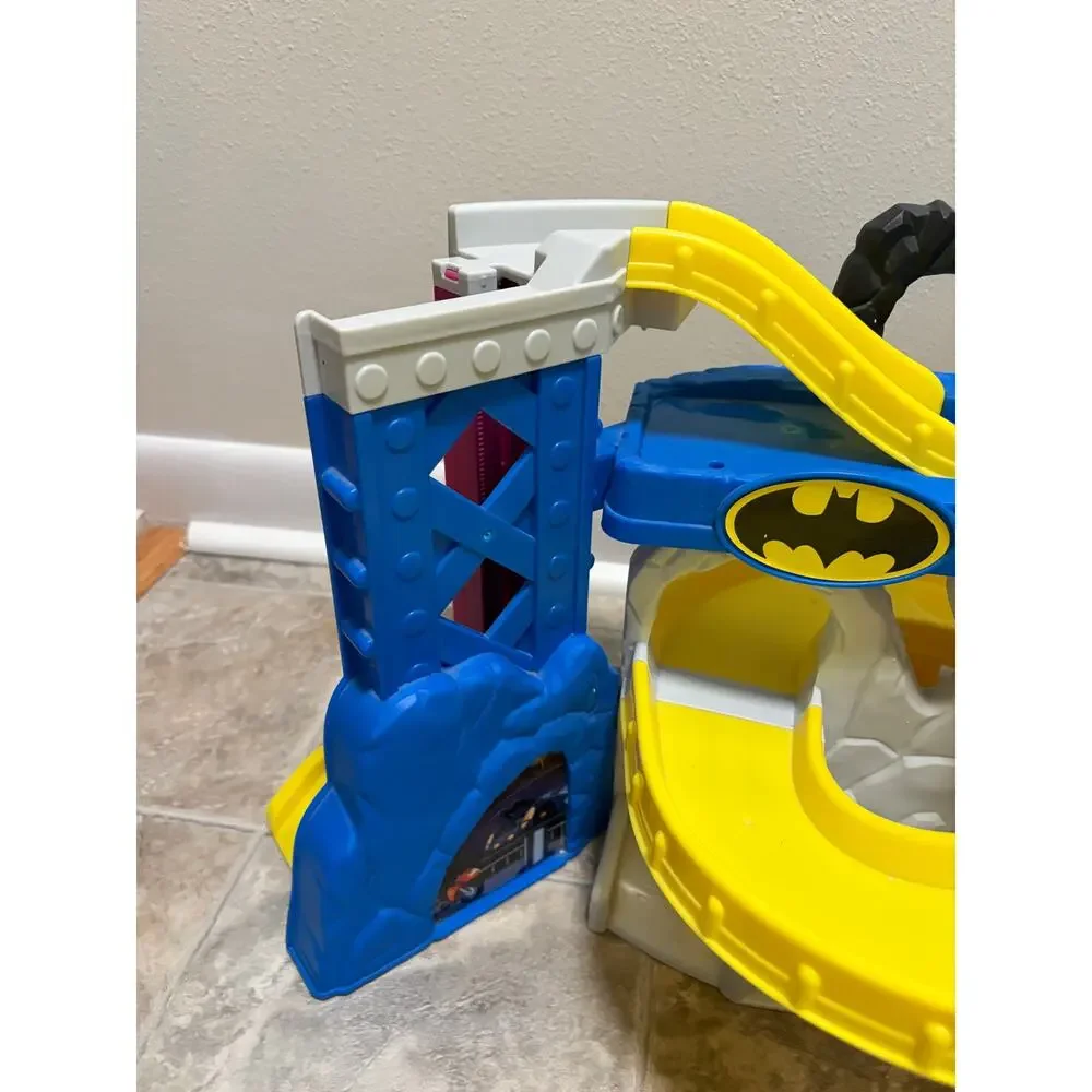 Little People Wheelies DC Super Friends Race and Chase Batcave Playset